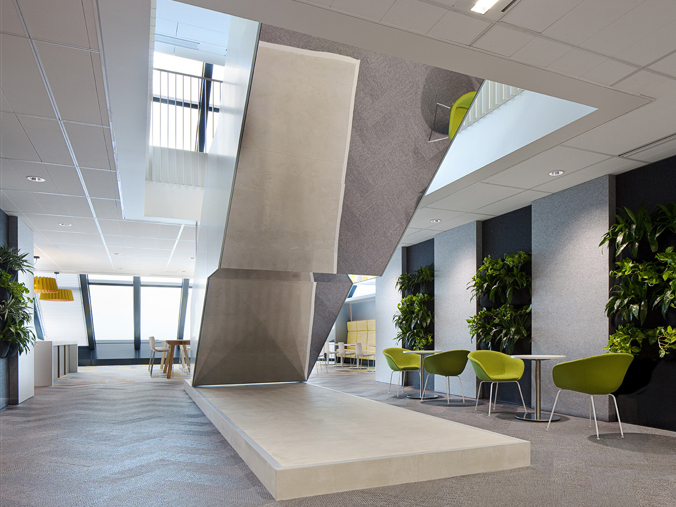 聚焦安徽！合肥半山装饰引领办公楼装修工艺革新及功能升级(图2)