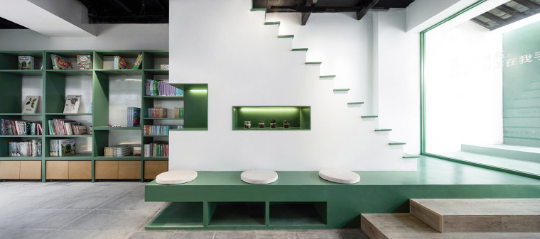 安庆市300平方三角书店装修设计(图3) 安庆市300平方三角书店装修设计(图3)