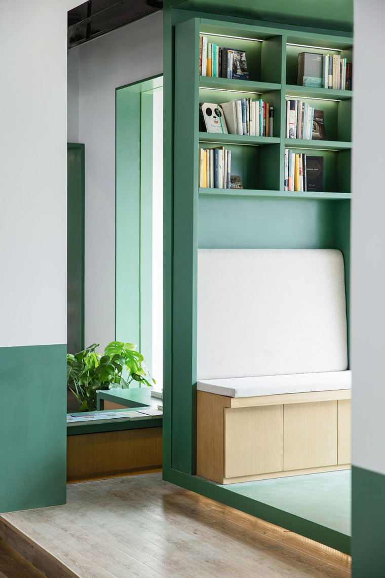 安庆市300平方三角书店装修设计(图2) 安庆市300平方三角书店装修设计(图2)