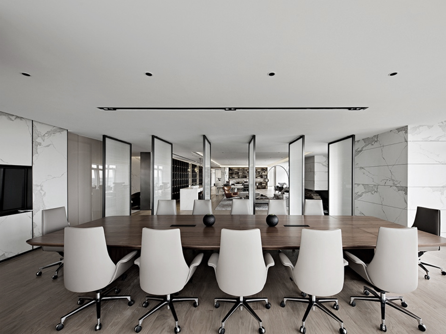 半山装饰--如何选购会议室装修配套家具(图1)