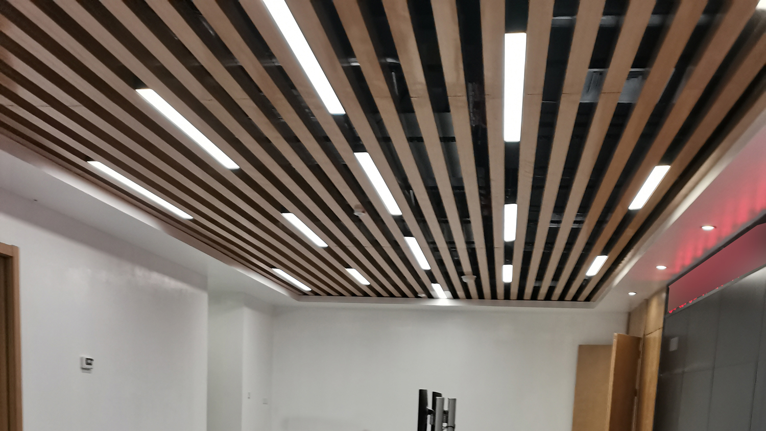 阜阳颍上觅拓500平方中控办公室装修案例(图3)